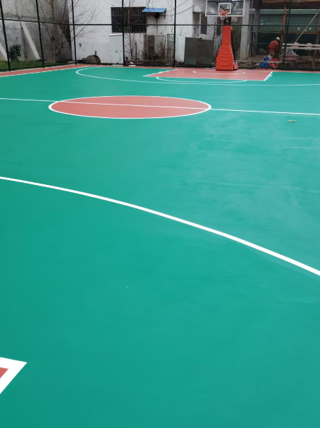 新蔡 球场长期使用易出现地面开裂